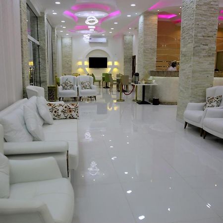 Al Deafah Hotel Apartment الضيافة للشقق الفندقية Al Buraimi Exteriör bild